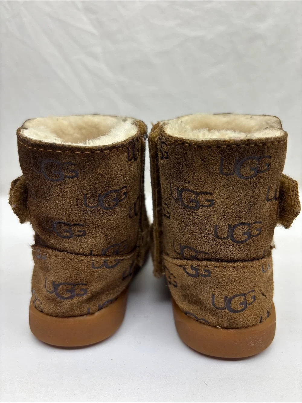 UGG baby’s Chestnut Logo Classic Boot, SZ 6, box 78